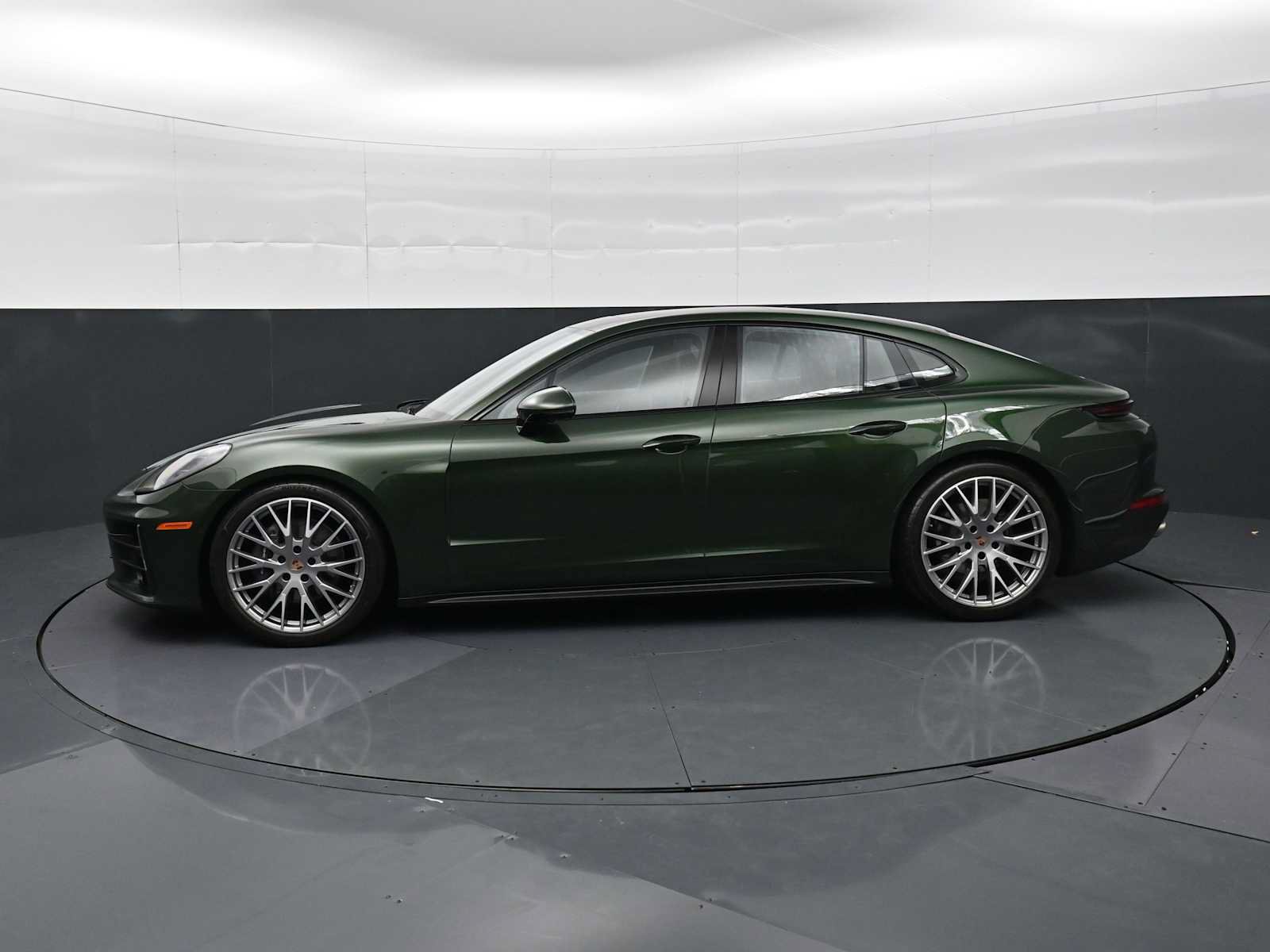 New 2026 Porsche Panamera RWD image 2
