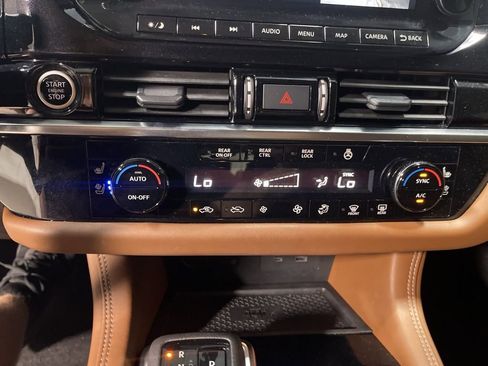 Used 2024 Nissan Pathfinder Platinum image 35