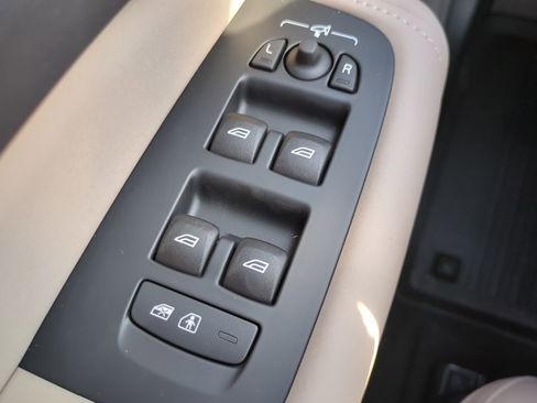 New 2026 Volvo XC60 B5 Plus w/ Protection Package Premier image 23