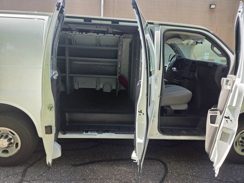 Used 2016 Chevrolet Express 2500 RWD image 9