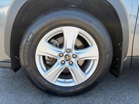 Used 2023 Toyota Highlander LE AWD/4WD image 38