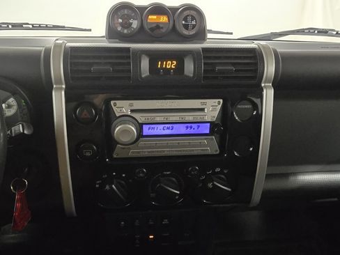 Used 2010 Toyota FJ Cruiser 4WD image 28