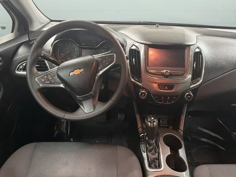 Used 2019 Chevrolet Cruze LS w/ LS Convenience Package FWD image 11