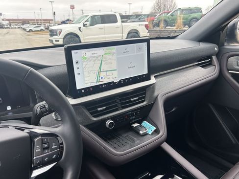 Used 2025 Ford Explorer Platinum w/ LUX Leather Package image 23