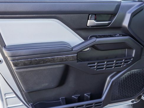 Certified 2025 Toyota Tacoma Limited image 21