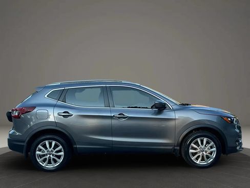 Used 2021 Nissan Rogue Sport SV w/ Technology Package AWD/4WD image 2