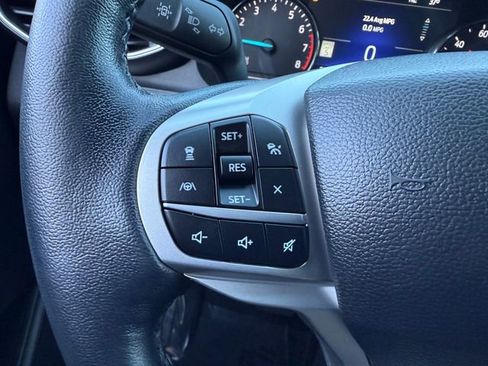 Used 2022 Ford Explorer XLT w/ Equipment Group 202A image 16