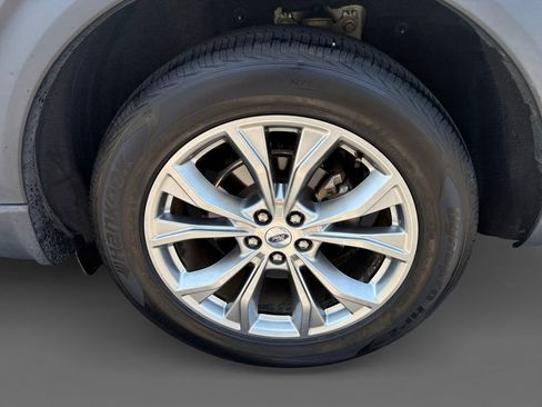 Used 2021 Ford Explorer XLT w/ Equipment Group 202A RWD image 8