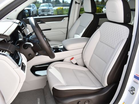 Used 2024 GMC Acadia Denali w/ Super Cruise Package image 23