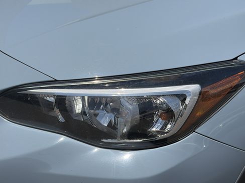 Used 2019 Subaru Crosstrek 2.0i Premium AWD/4WD image 9