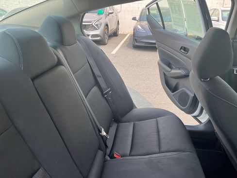 Used 2025 Nissan Altima 2.5 SV FWD image 33