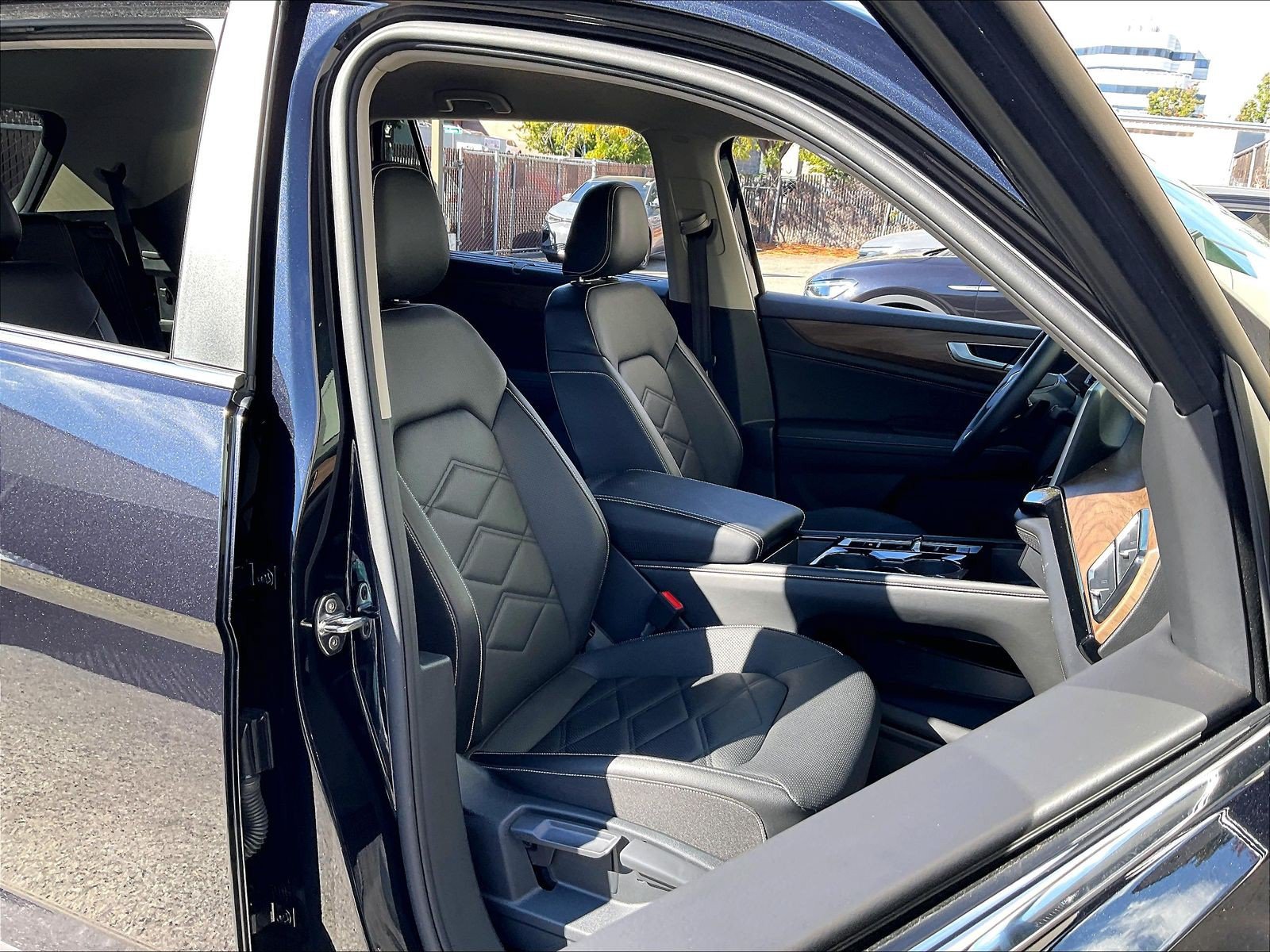 Certified 2024 Volkswagen Atlas SE FWD image 6