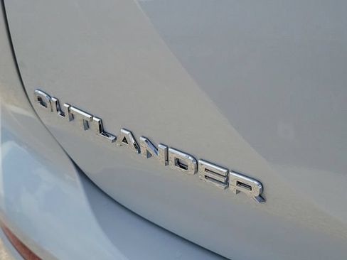 New 2026 Mitsubishi Outlander SEL FWD image 9