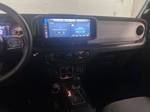 Used 2024 Jeep Wrangler Sport S image 17