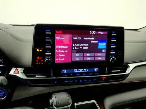 Used 2021 Toyota Sienna XLE image 18