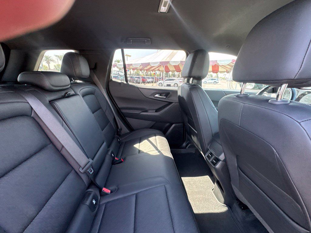 Used 2025 Chevrolet Equinox LT w/ Convenience Package II FWD image 9