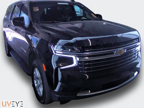 Used 2024 Chevrolet Suburban LT image 2