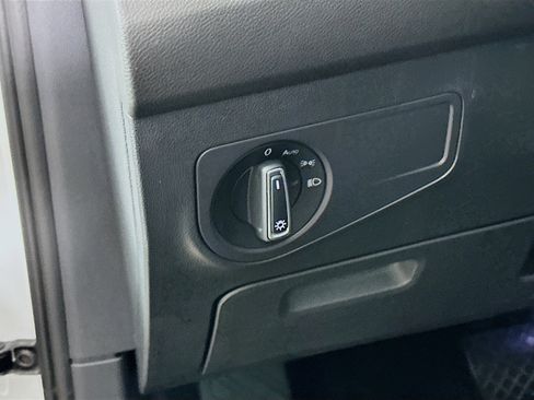 Used 2024 Volkswagen Tiguan SE image 16