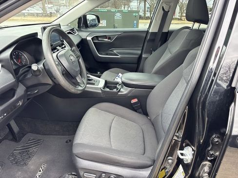 Used 2021 Toyota RAV4 XLE w/ Convenience Package image 15