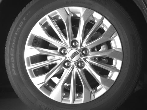 Certified 2024 Cadillac XT4 Luxury w/ Cold Weather Package FWD image 12