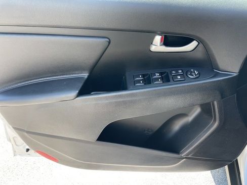 Used 2016 Kia Sportage LX image 14