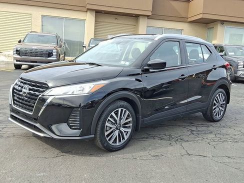 Used 2024 Nissan Kicks SV image 3