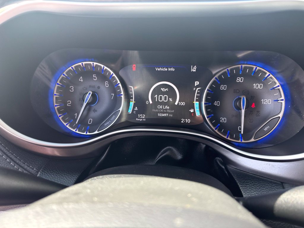 Used 2017 Chrysler Pacifica Limited FWD image 7