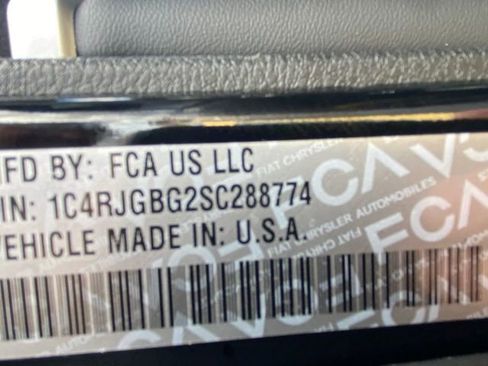 Used 2025 Jeep Grand Cherokee Limited w/ Luxury Tech Group II image 30