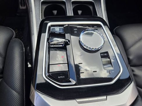 Used 2023 BMW 740i w/ Parking Assistance Package RWD image 17