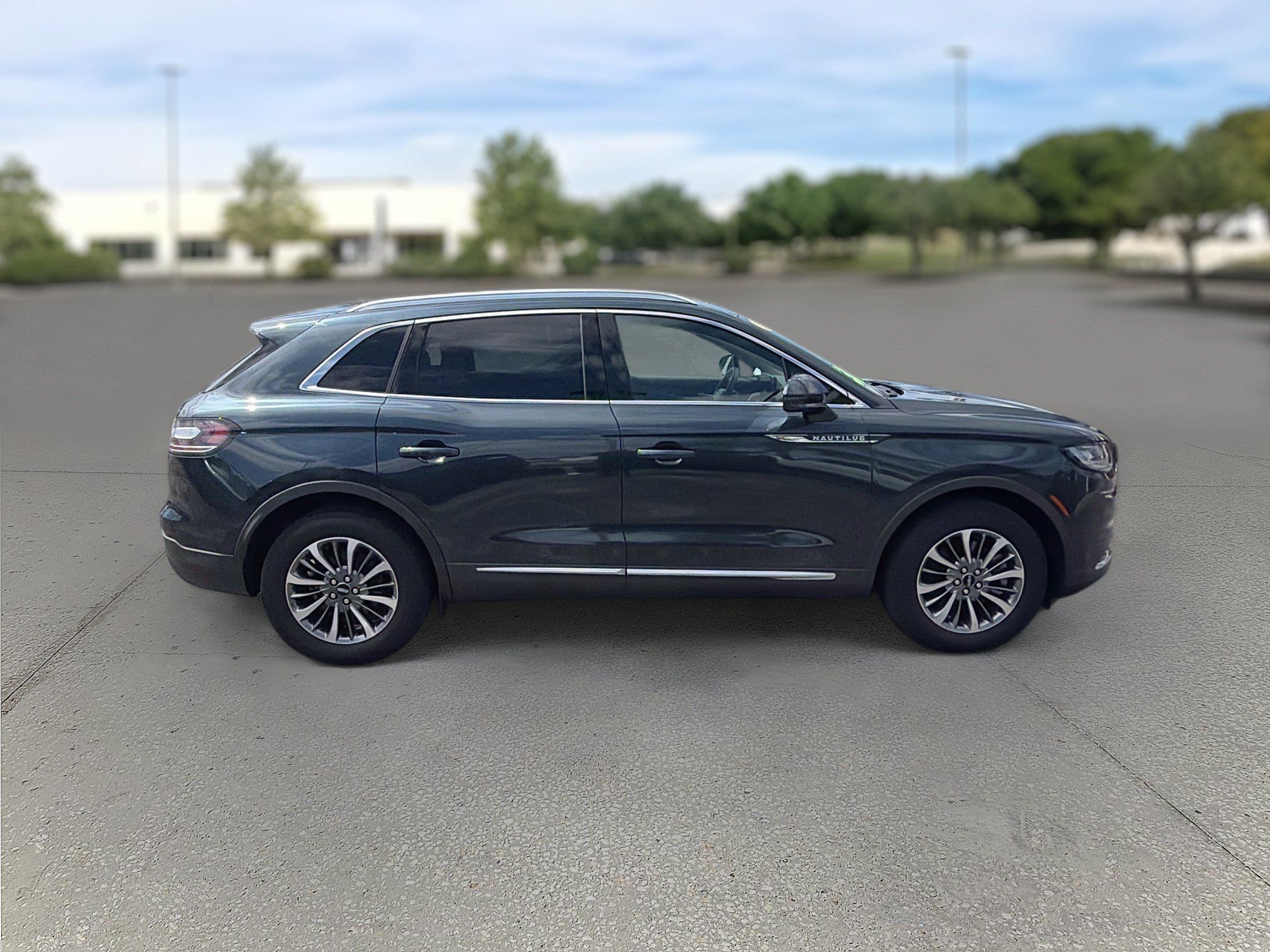 Used 2023 Lincoln Nautilus FWD w/ Premium Package image 8