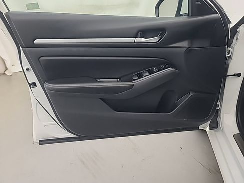 Used 2025 Nissan Altima 2.5 SL FWD image 22