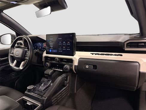 Used 2024 Toyota Tacoma TRD Off-Road AWD/4WD image 26