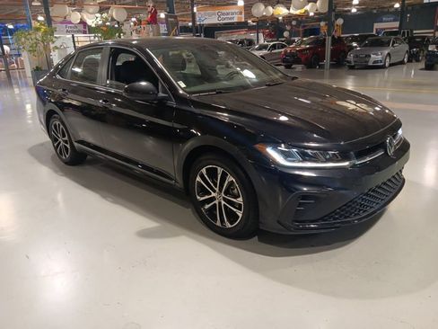 Used 2025 Volkswagen Jetta Sport FWD image 1