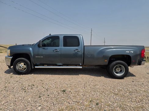 Used 2011 Chevrolet Silverado 3500 LTZ w/ LTZ Plus Package AWD/4WD image 2