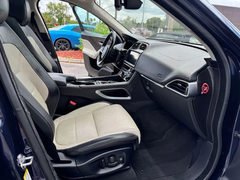Used 2017 Jaguar F-PACE R-Sport image 12