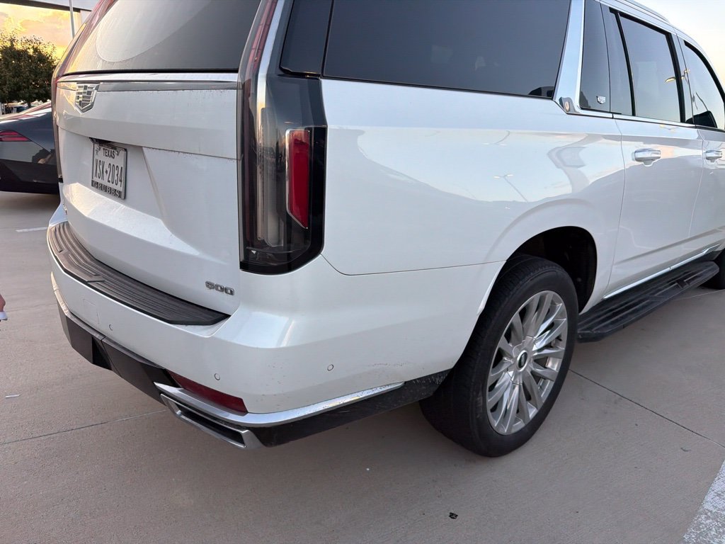 Used 2022 Cadillac Escalade ESV Premium Luxury RWD image 3