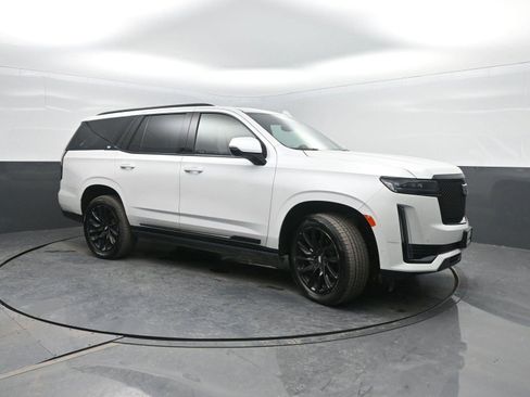 Used 2023 Cadillac Escalade Sport Platinum w/ LPO, ONYX Package image 4