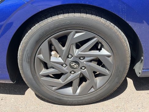 Used 2024 Hyundai Elantra SEL FWD image 5
