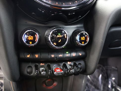 Used 2019 MINI Cooper 4-Door Hardtop image 17