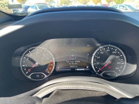 Used 2023 Jeep Renegade Latitude AWD/4WD image 9