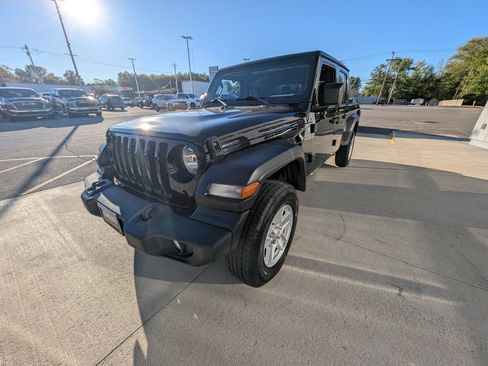 Used 2020 Jeep Gladiator Sport w/ Quick Order Package 24S image 9