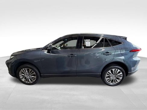Used 2022 Toyota Venza XLE AWD/4WD image 3