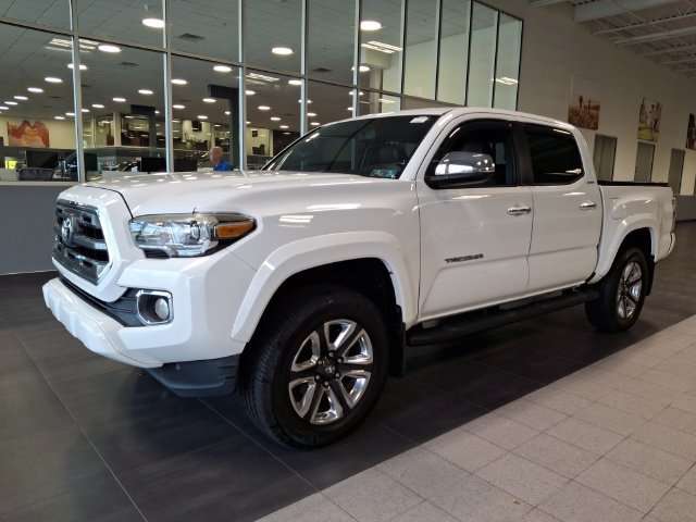 Used 2016 Toyota Tacoma Limited w/ Towing Package AWD/4WD image 3