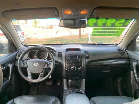 Used 2012 Kia Sorento LX w/ Convenience Pkg FWD image 12