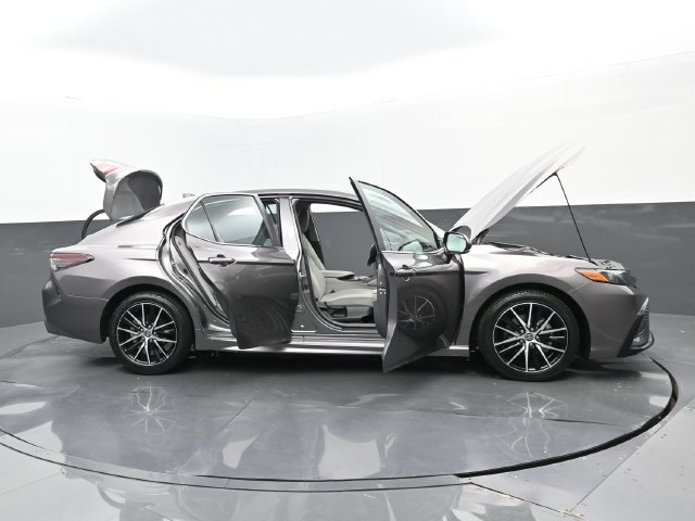 Used 2024 Toyota Camry SE FWD image 31
