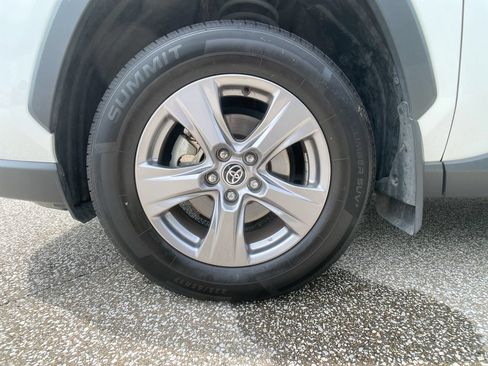 Used 2022 Toyota RAV4 LE AWD/4WD image 11