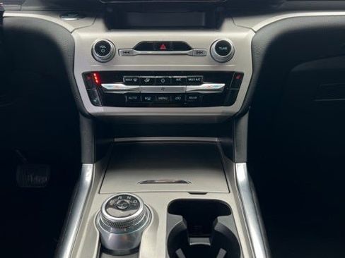 Used 2022 Ford Explorer XLT w/ Equipment Group 202A image 11