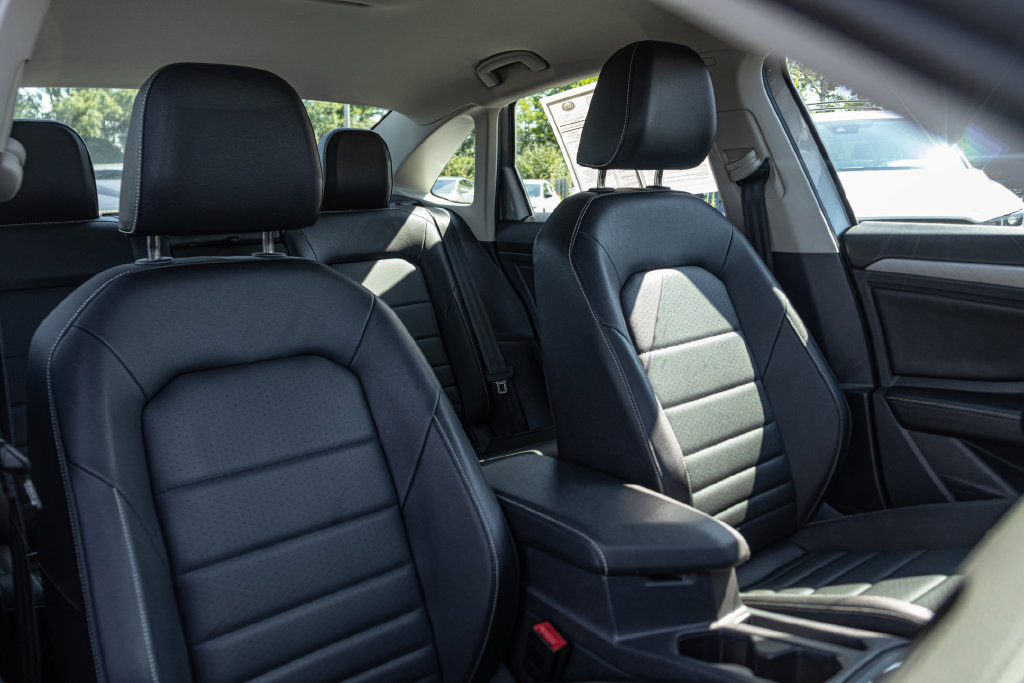 Certified 2024 Volkswagen Jetta SE FWD image 33