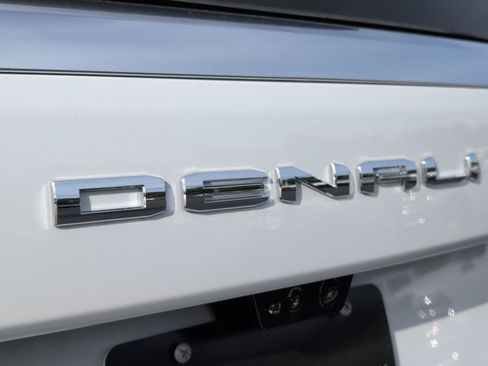New 2026 GMC Yukon XL Denali w/ Denali Reserve Package AWD/4WD image 10