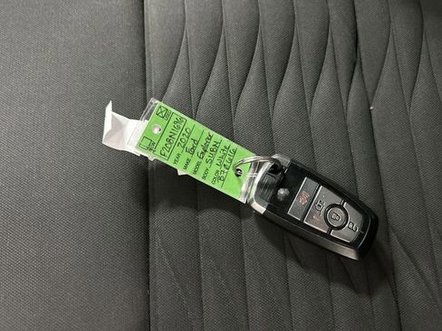 Used 2020 Ford Explorer XLT w/ Comfort Package image 12